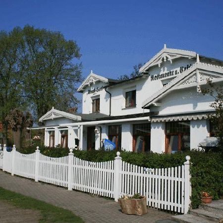 Strand-Hotel Lobbe Exterior photo