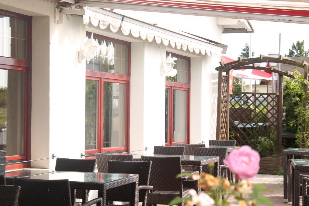Strand-Hotel Lobbe Exterior photo