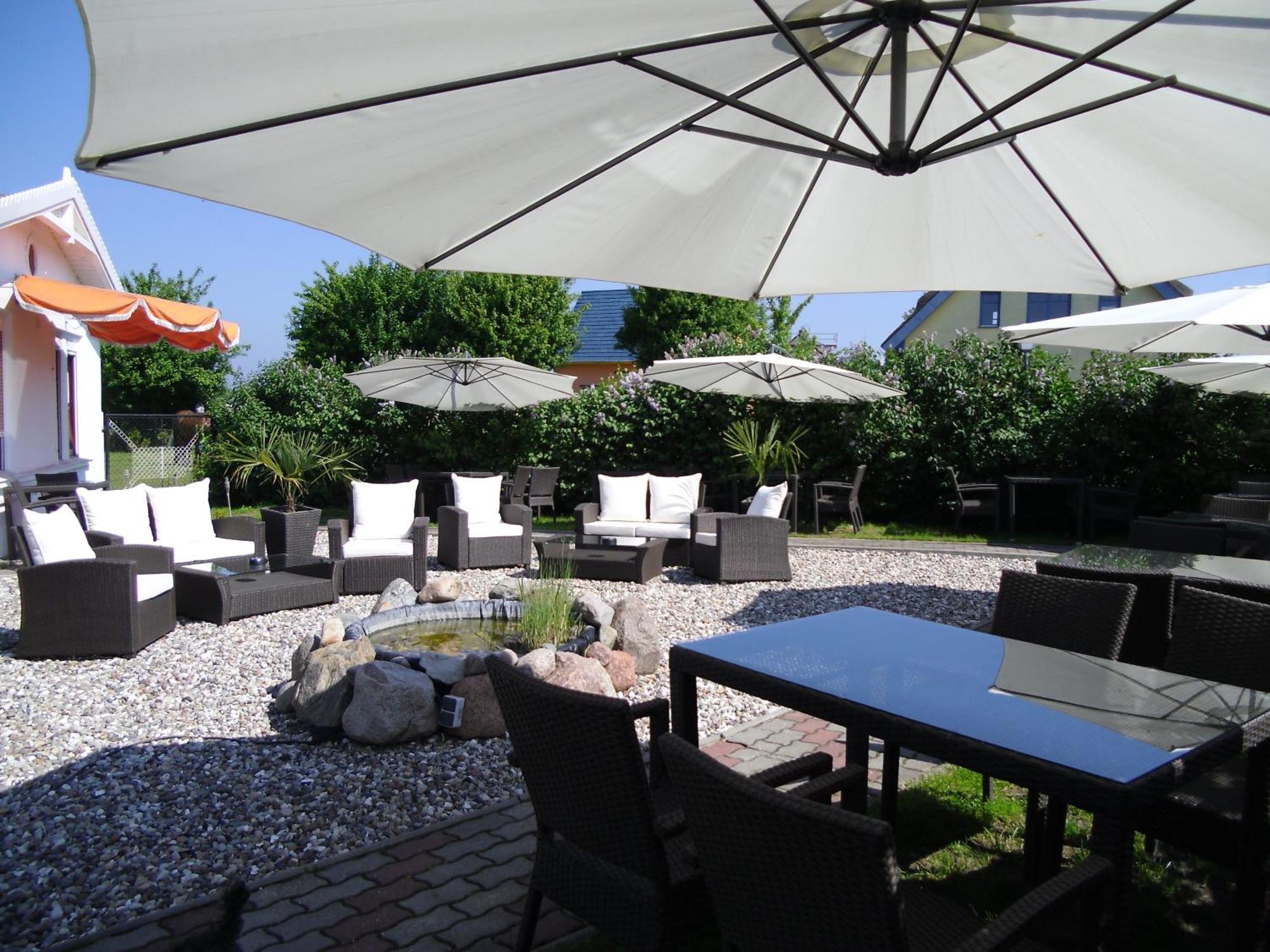 Strand-Hotel Lobbe Exterior photo